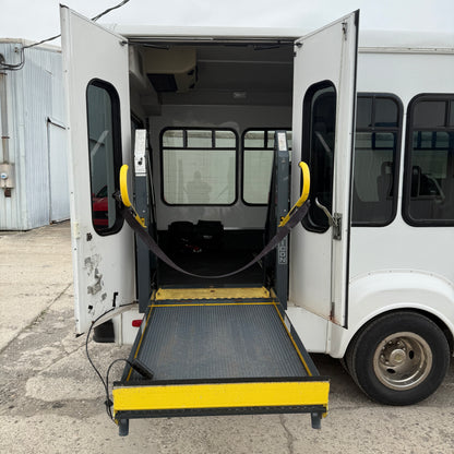 2009  Ford E350 Shuttle Bus