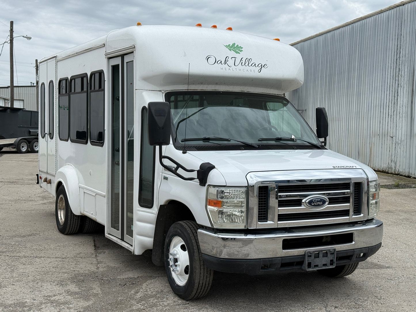 2009  Ford E350 Shuttle Bus