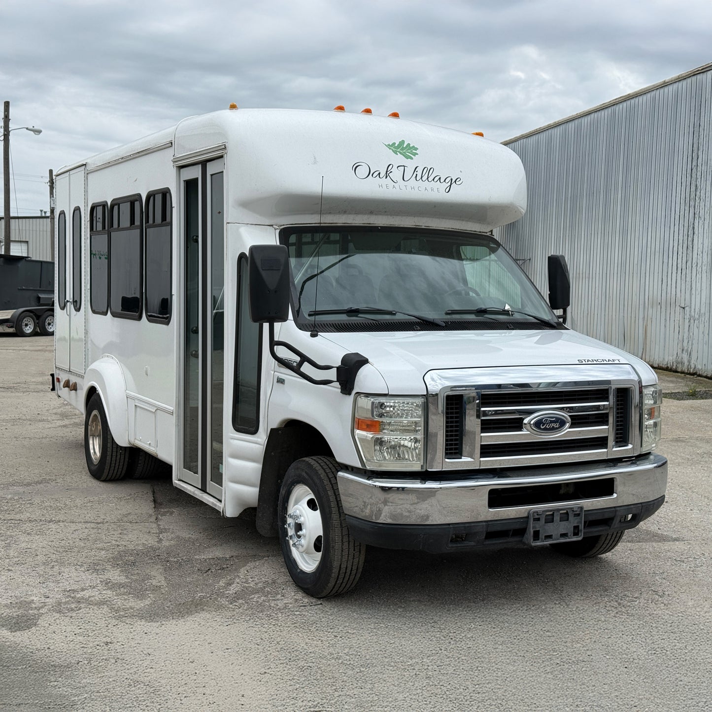 2009  Ford E350 Shuttle Bus