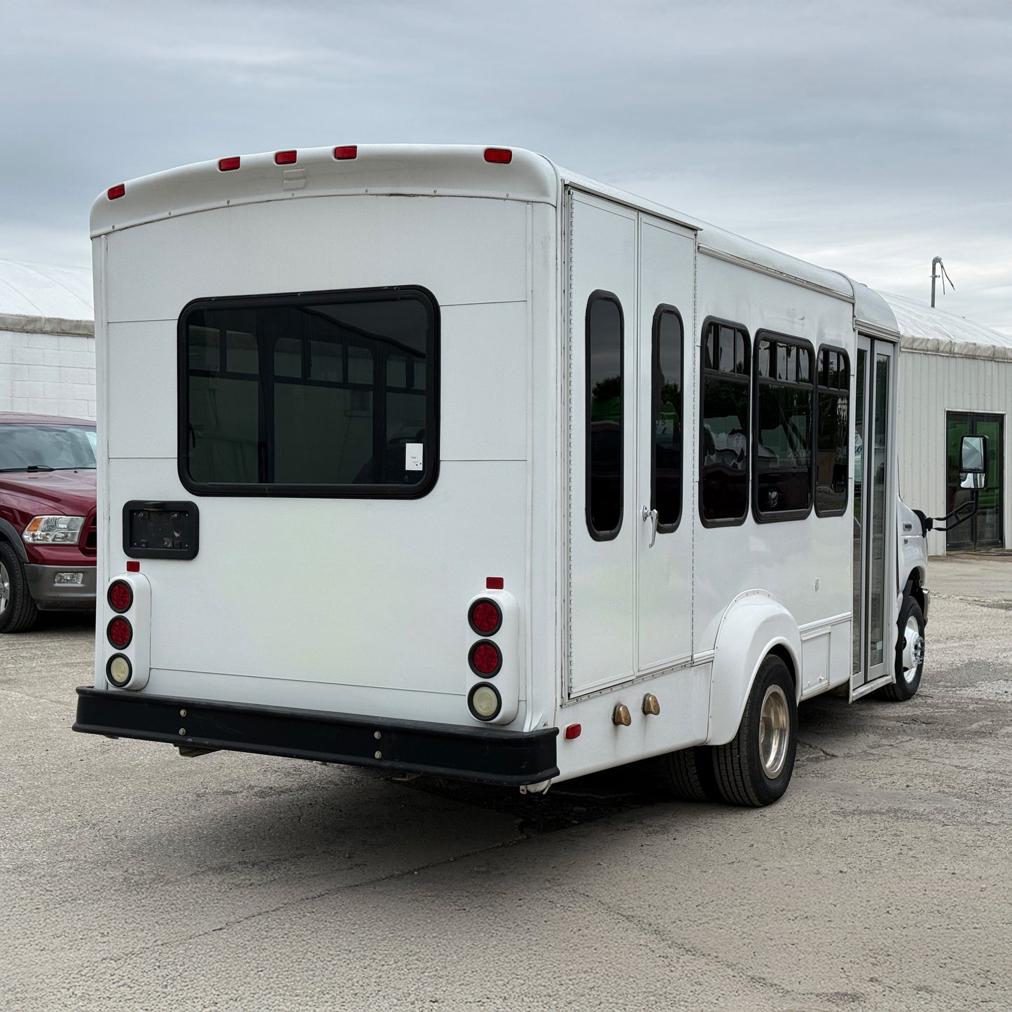 2009  Ford E350 Shuttle Bus
