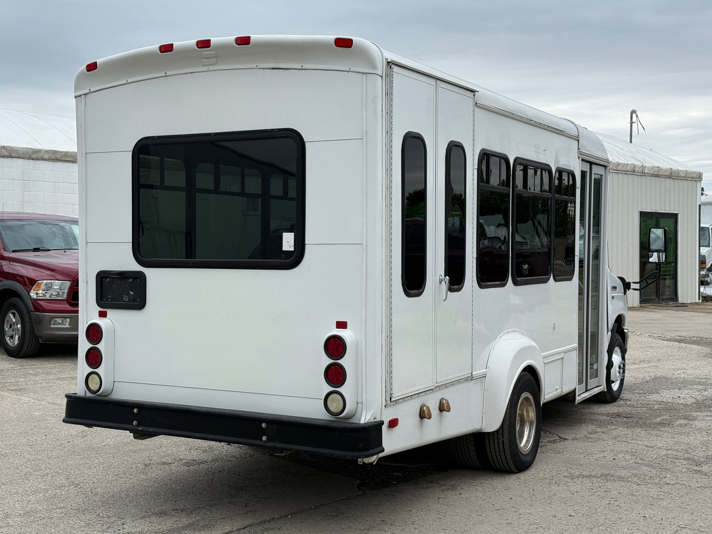2009  Ford E350 Shuttle Bus