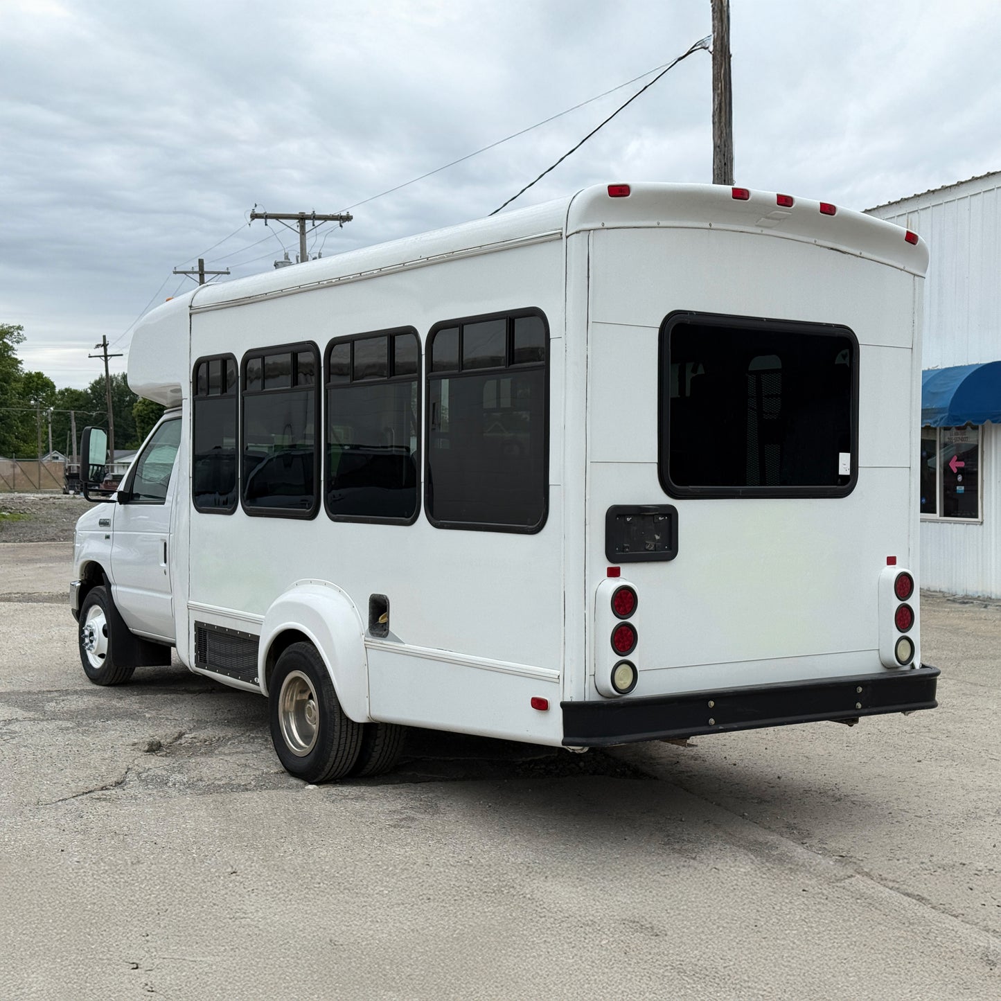 2009  Ford E350 Shuttle Bus