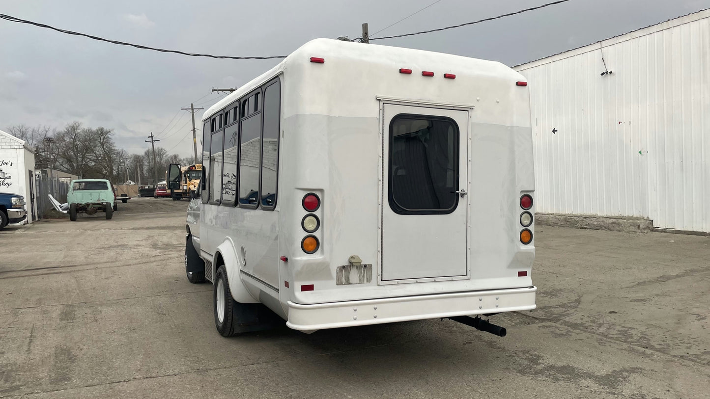 2013 Ford E350 Shuttle Bus - Handicap Accessible
