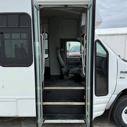 2009  Ford E350 Shuttle Bus