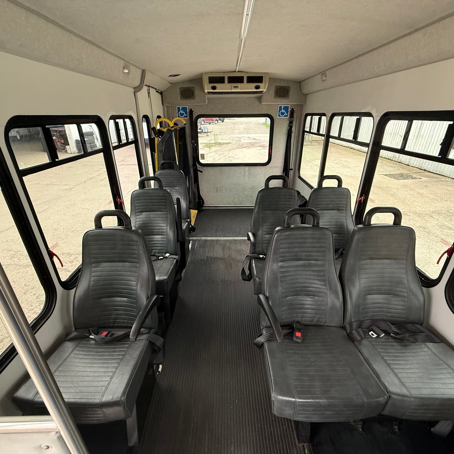 2009  Ford E350 Shuttle Bus