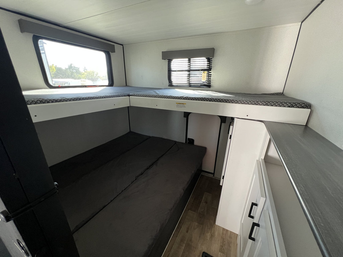 2022 Keystone Hideout M-32 LBH photo 9