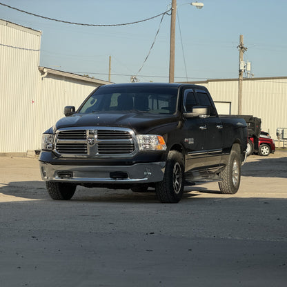 2014 Ram 1500 SLT - 5.7L HEMI - 4X4 photo 2