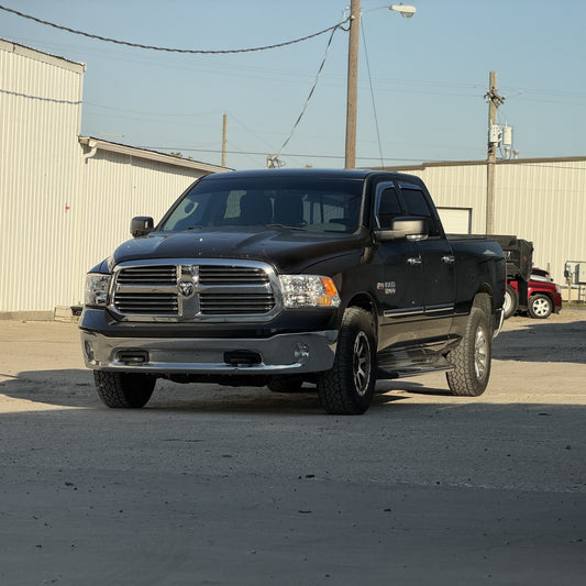 2014 Ram 1500 SLT - 5.7L HEMI - 4X4 photo 2