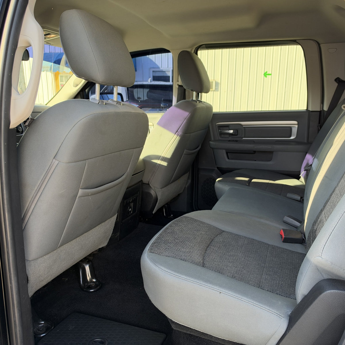 2014 Ram 1500 SLT - 5.7L HEMI - 4X4 photo 7