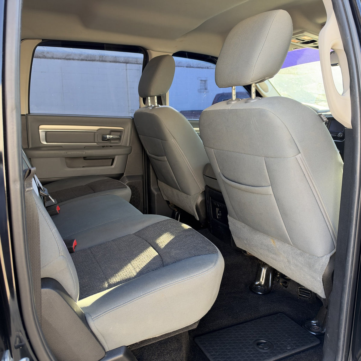 2014 Ram 1500 SLT - 5.7L HEMI - 4X4 photo 8